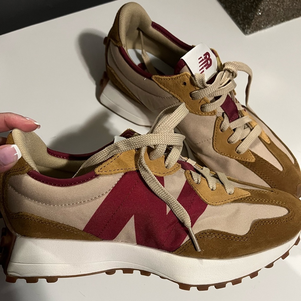 New Balance 327